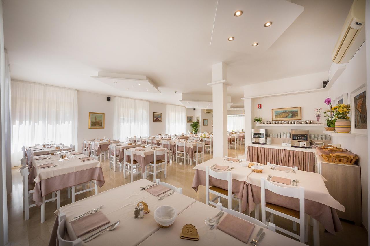 Hotel Augusta Caorle Kültér fotó