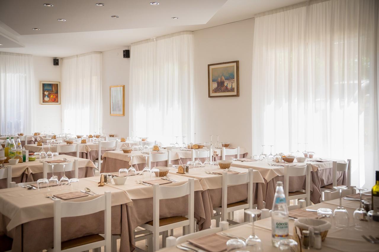 Hotel Augusta Caorle Kültér fotó