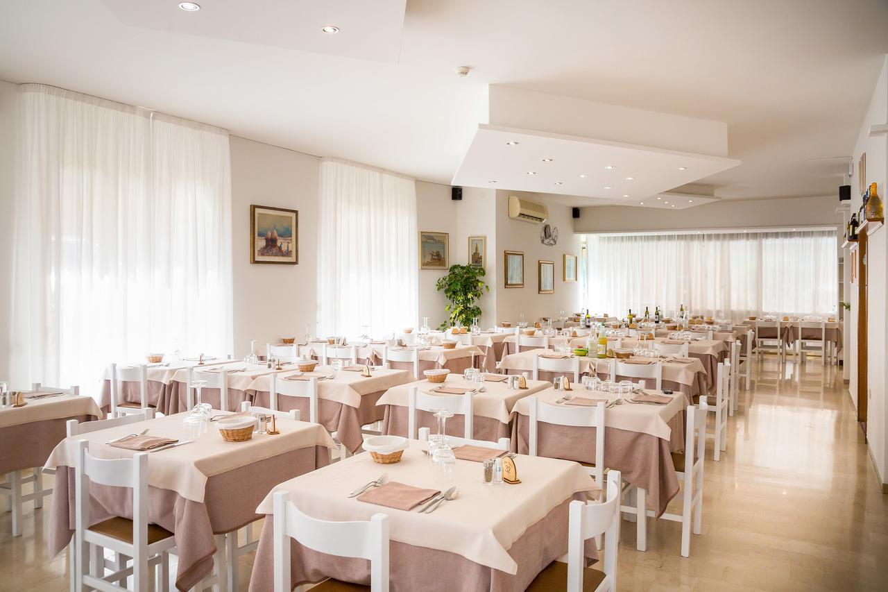 Hotel Augusta Caorle Kültér fotó